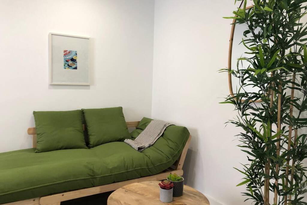 M3 Terrace. Cool Apartment 15 Min Center By Metro Esplugues de Llobregat Kültér fotó