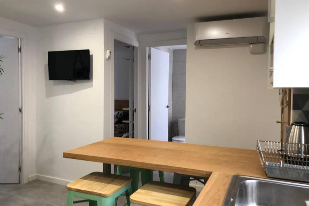M3 Terrace. Cool Apartment 15 Min Center By Metro Esplugues de Llobregat Kültér fotó